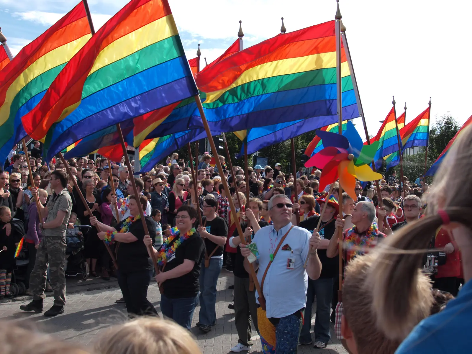 Reykjavik Pride genom centrala Reykjavik