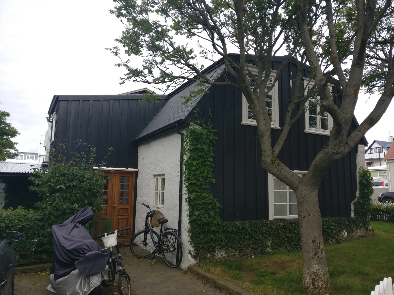 Cykel på Bergstaðastræti i centrala Reykjavik