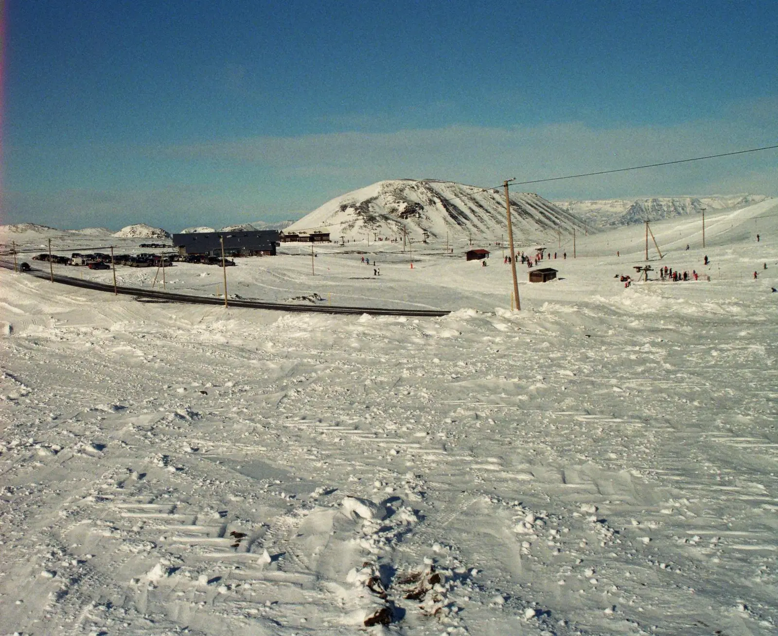 Skidområdet Bláfjöll nära Reykjavik vintertid